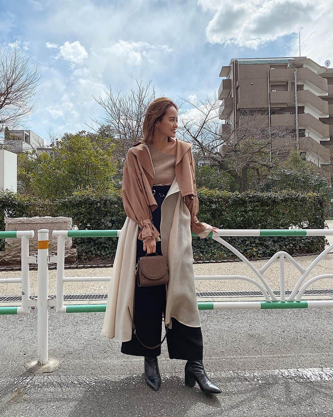 関本香里さんのインスタグラム写真 - (関本香里Instagram)「ㅤㅤㅤ この春わたしがリアルに買った MURUA私服コーデ。  ㅤㅤㅤ ✔︎2wayレイヤードトレンチコート price ¥14,190 size FREE ㅤㅤㅤ シアーな素材のガウンをレイヤード する事で今年らしい着こなしに。 別々で着れるのも嬉しいよね❤️」3月16日 20時30分 - kaori_sekimoto_