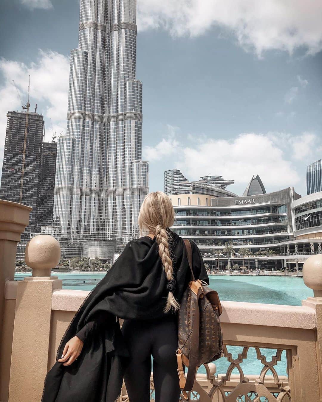 Anna Nyströmさんのインスタグラム写真 - (Anna NyströmInstagram)「I had such a great time in Dubai, I definitely want to go back some day! But seeing as the world seem to be more or less on lockdown mode, it’ll have to wait 💗 ⁣ Making the best of the situation at home in Sweden at the moment. Today I will be working, and go through all the photos from the trip! Then take a walk with Lea in the woods to get some fresh air and sun 😌☀️」3月16日 20時41分 - annanystrom