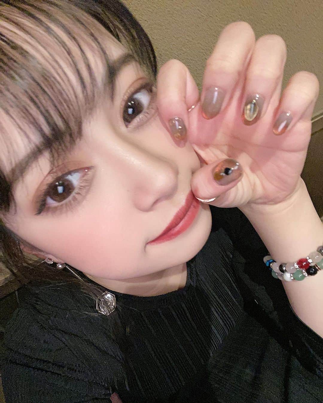 愛子のインスタグラム：「念願の　@homeharajuku さんで ジェルネイルやってもらいました👏 自分が求めてたネイルどうり💅 気に入ったよ〜！！ @___minmix___ さん！ありがとうございます🙇‍♀️🙇‍♀️ @homeharajuku  @___minmix___」