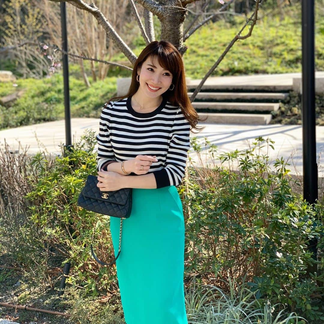 吉田美紀さんのインスタグラム写真 - (吉田美紀Instagram)「・ ・ 差し色コーデが楽しい季節🍀 桜が咲き始めましたね･:*+. 今年は本当にはやい…！！ ・ ・ tops→#lialapg skirt→#lialapg sandal→#pellico bag→#hermes ・ ・ #coordinate #outfit #ootd #look #style #fashion #wardrobe #colorful #instafashion #instagood #コーディネート#ファッション #ママコーデ #ママコーディネート #ママファッション#桜」3月16日 20時41分 - miki__yoshida