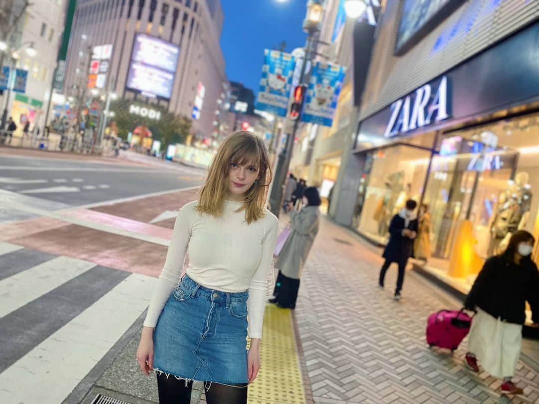 Ella Freyaのインスタグラム：「Lost in limbo」