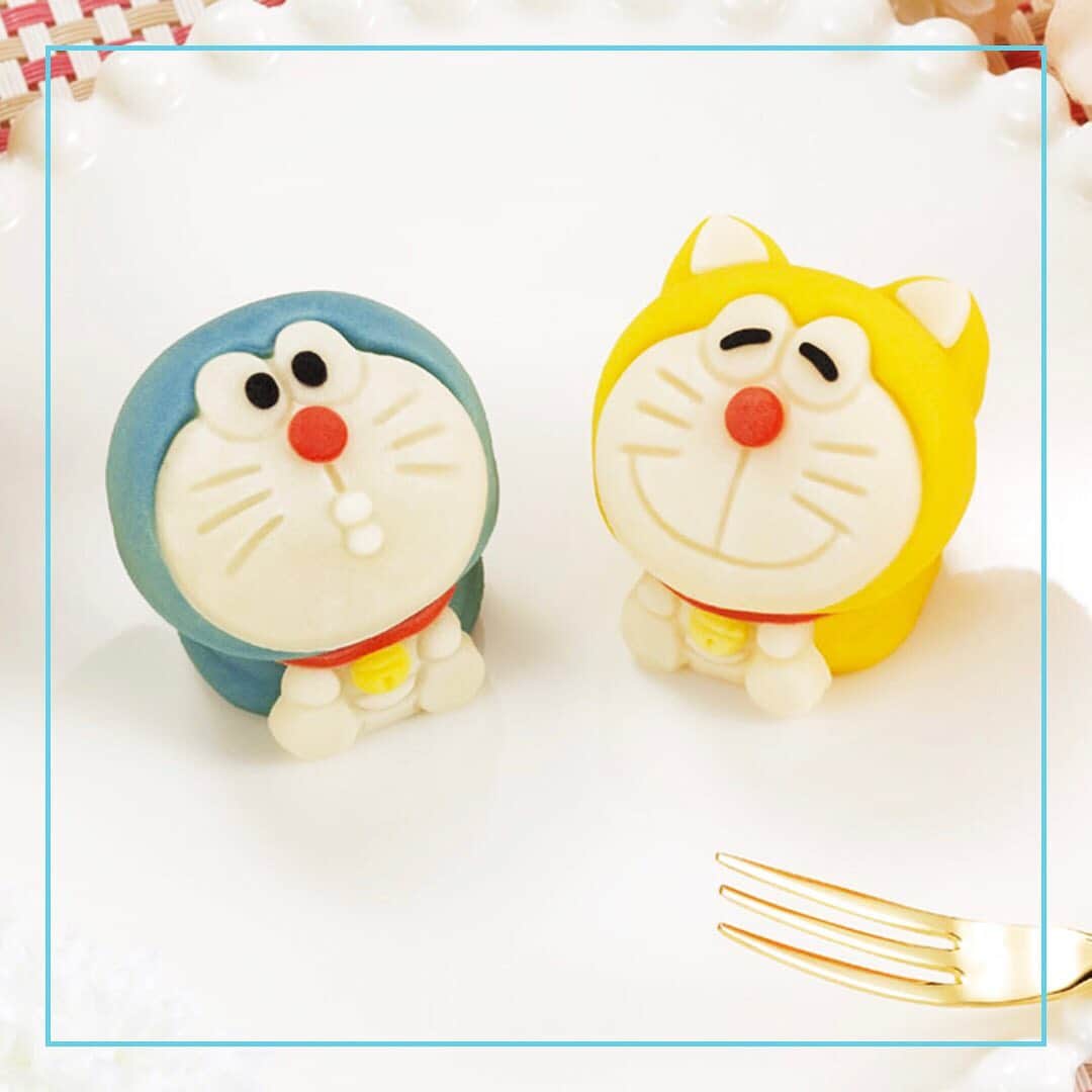 のインスタグラム：「【本日のご褒美】売り切れ続出なので、見つけたらラッキー！ ドラえもん50周年を記念した和菓子がローソンから登場中💛黄色の“元祖ドラえもん”はカスタード味、ブルーはチョコ味。食べるのがもったいないほどのかわいさです…！ #本日のご褒美 #月曜日はスウィーツの日  #sweetsmonday #todayslittlehappiness #VOGUEGIRLエディターのお気に入り  #ローソン #lawson #ドラえもん #食べマス (c) Fujiko-Pro, Shogakukan, TV-Asahi, Shin-ei, and ADK」