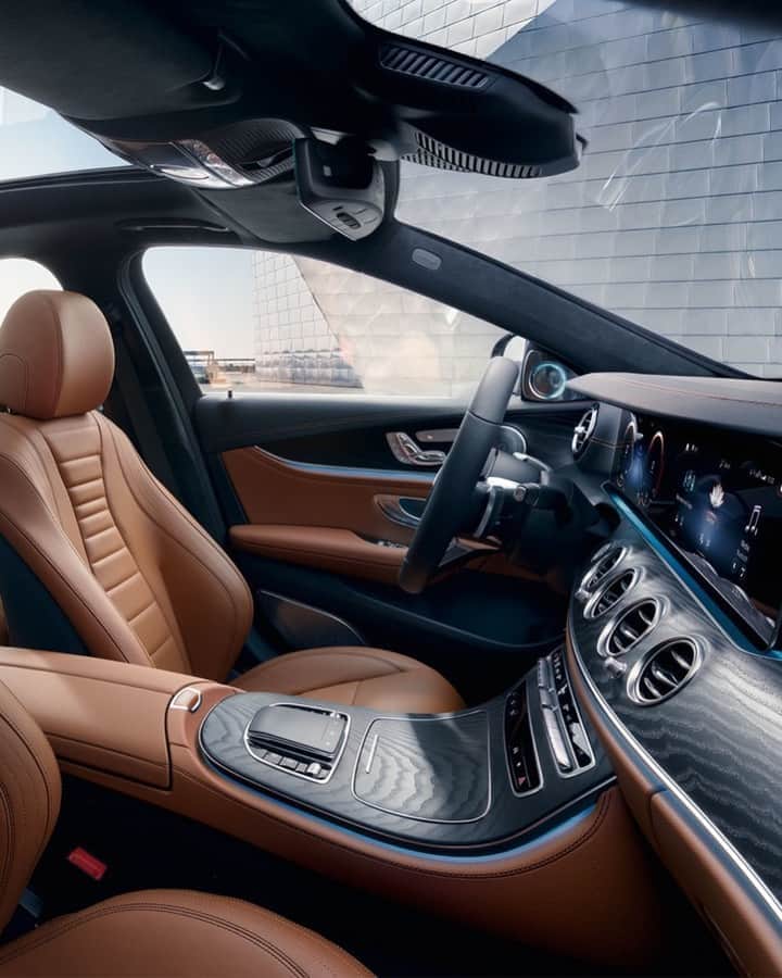 メルセデス・ベンツさんのインスタグラム写真 - (メルセデス・ベンツInstagram)「Exchange messages for massages. The new Mercedes-Benz E-Class.  #Eclass #neweclass #madetowintheday #MercedesBenz」3月17日 7時55分 - mercedesbenz