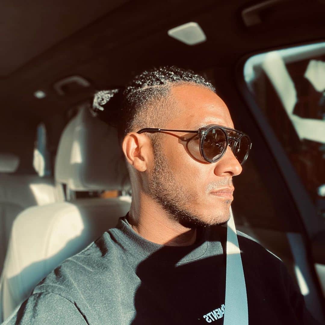 サネリー・ジェームズのインスタグラム：「Be responsible...Homebound 🔒 ♥️」