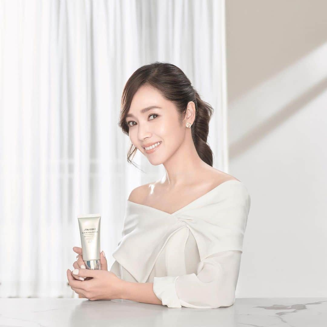 資生堂さんのインスタグラム写真 - (資生堂Instagram)「Start your morning fresh with beautifully glowing skin!  Meet @houpatty Future Solution LX Taiwan ambassador with our new Universal Defense – an essential SPF 50+ day cream that protects skin against UV rays. Powered by the mythical Enmei herb from Mount Koya.  Flawless complexion. Natural finish. Comes in unbelievably fine and luxurious texture to envelop skin in absolute comfort and protection from the sun.  #ShiseidoSkincare #FutureSolutionLX #AliveWithBeauty #Shiseido #ShiseidoPartner」3月17日 7時01分 - shiseido