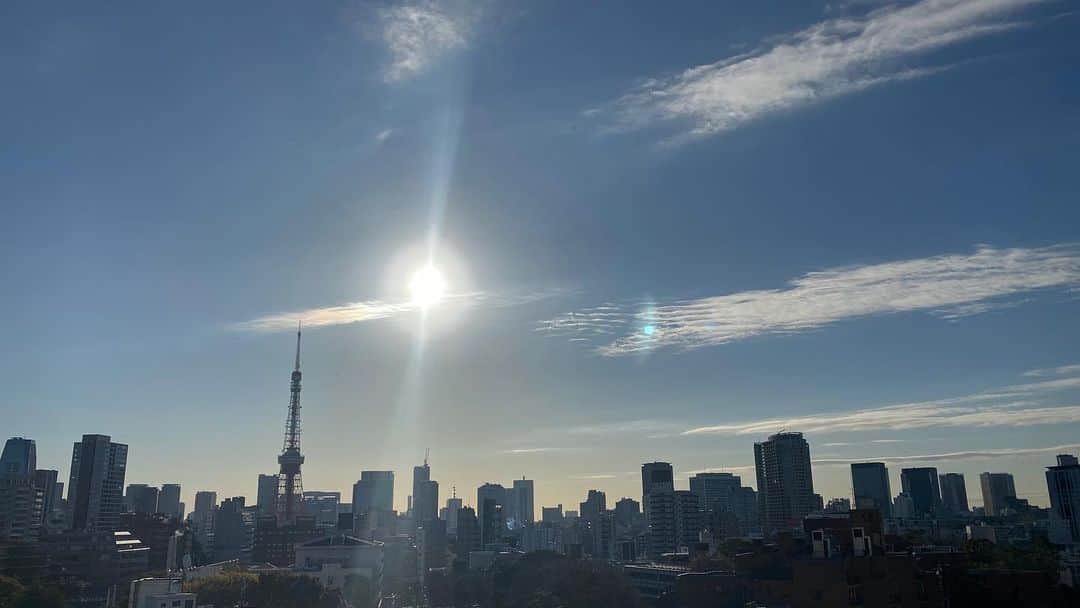 のインスタグラム：「西日本や東日本は安定して晴れる所が多くなりますが、北日本や北陸は新たな低気圧が近づくため、夕方以降は雷雨となり、山沿いでは雪が降るでしょう。 #テレビ朝日#テレ朝#テレ朝news#ニュース#六本木#japan#tokyo#roppongi#tvasahi#news#follow#フォロー#写真#テレビ局#動画ニュース#天気#天気予報#いまそら」