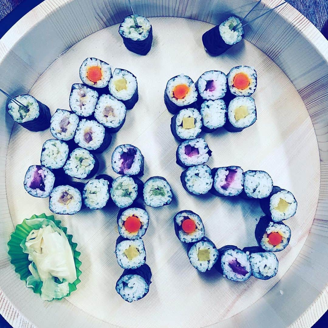 中野敬久さんのインスタグラム写真 - (中野敬久Instagram)「#45 #birthday #sushi #crying #roll #wasabi #thankful」3月17日 7時53分 - hirohisanakano