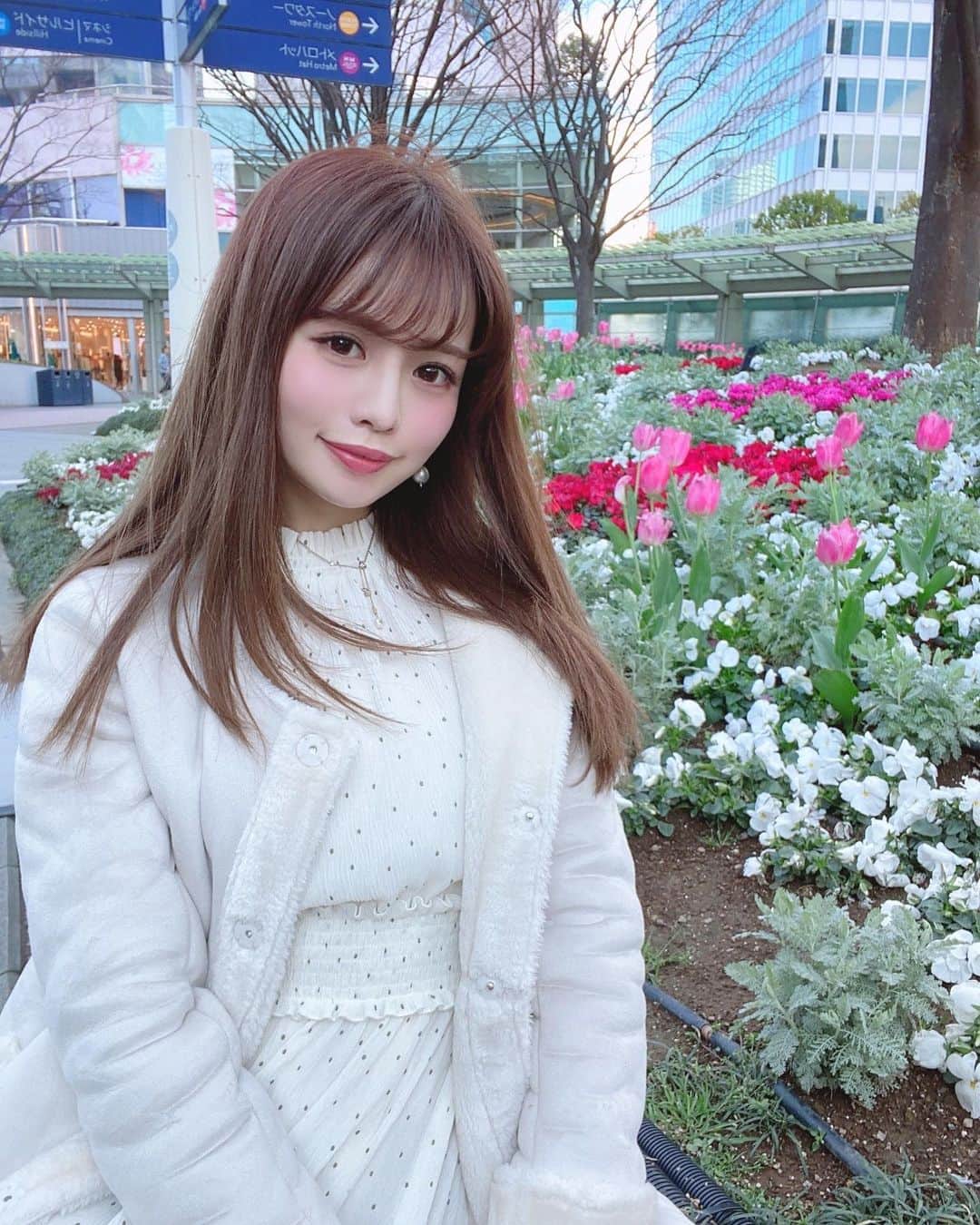 Isakoさんのインスタグラム写真 Isakoinstagram チューリップ ヒルズのチューリップ 寒かったけれど可愛かった 早くお花畑に行きたいな 最近また寒くて冬のアウターが 手離せないね みんな風邪引かないように コート