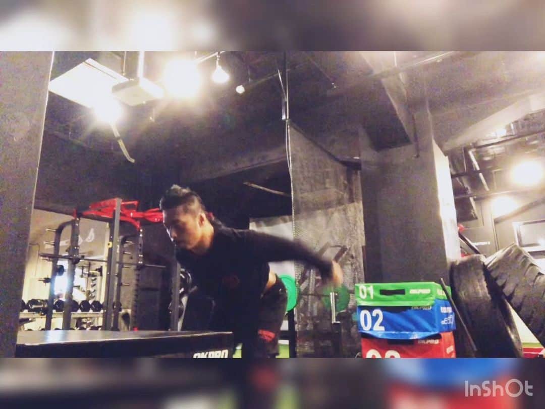 のインスタグラム：「鷹木式サーキット...2日目！ カラダが少し慣れてきたぜ🔥 #JPEC #training #prowrestler」