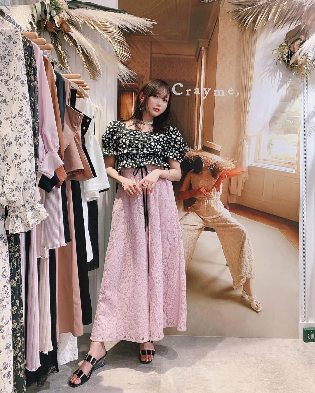 菅野結以さんのインスタグラム写真 - (菅野結以Instagram)「ラフォーレPOPUP13日目﻿ きょうもありがとございました☁️ @crayme_official ﻿ ﻿ お店からオンラインサロンの配信もして﻿ 新作アイテム解説しつつ接客しつつレジ係しつつ﻿ みんなに似合うコーデ選んだりたのしかたね﻿ ﻿ いよいよあした17日は最終日 11:00〜19:00まで﻿ webでもイベント招待券がもらえるキャンペーンも﻿ あしたまでなので﻿ 気になってるものあるひとは忘れずに🥚﻿ https://shop.crayme.com/﻿ ﻿ 店頭 #ゆいしふく はダルメシアントップスに﻿ レースワイドパンツ、クリアウェッジサンダル﻿ おそろ買いしてくれるこも多かったコーデ🐇﻿ ﻿ #crayme #laforet #harajuku #popupshop #tigerlily #ootd #outfit #dalmatian #lace #widepants」3月16日 23時25分 - yui_kanno