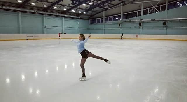 セラフィマ・サハノヴィッチのインスタグラム：「🧘🏼 довольная мордочка☺️」