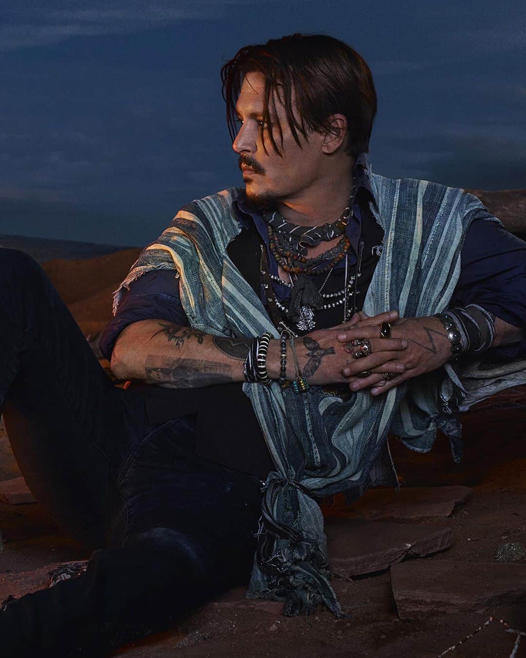 クリスチャンディオールさんのインスタグラム写真 - (クリスチャンディオールInstagram)「SAUVAGE, THE NEW PARFUM In the deep blue night, alone in this unspoiled expanse, Johnny Depp is at one with nature.  #diorparfums #diorsauvage #johnnydepp @diorparfums」3月16日 23時32分 - dior