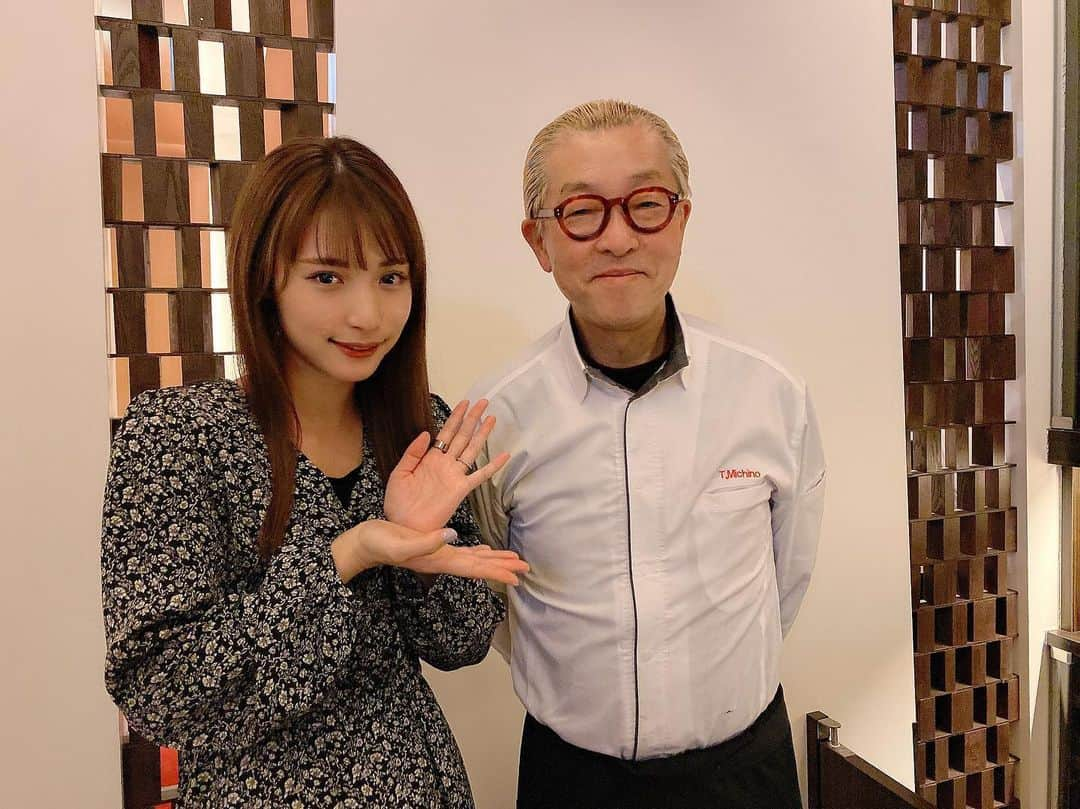 石條遥梨のインスタグラム：「1年半ぶりにお会いする#ミチノルトゥールビヨン  道野さん🌟 ラフィネスのけいぞうさんとのコラボで牡蠣のフルコースをいただきました！ 最初の一品目からデザートまで牡蠣！！笑 デザートの牡蠣ももちろん絶品でした、、✨ 渡航前に行けて良かった🤣 ・ ・ #ダイエットとは　#幸せだったのでカロリーゼロ」