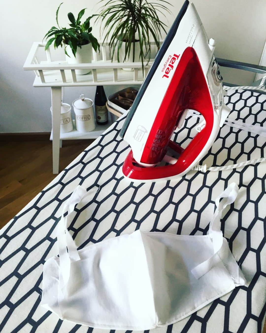 Irisのインスタグラム：「Breaking news!  You can’t go outside without this accessory 😷  #quarantine ⠀ ⒾⓇⒾⓈ #iris #style #fashion #beauty #instagood #love #inspiration #happy #cute #photooftheday #like4like #picoftheday #followme #me #follow #art #instadaily #friends #repost #fun #smile #sewing #handmade #mypieces #fitting #mood #doit #staytuned #irisisback」