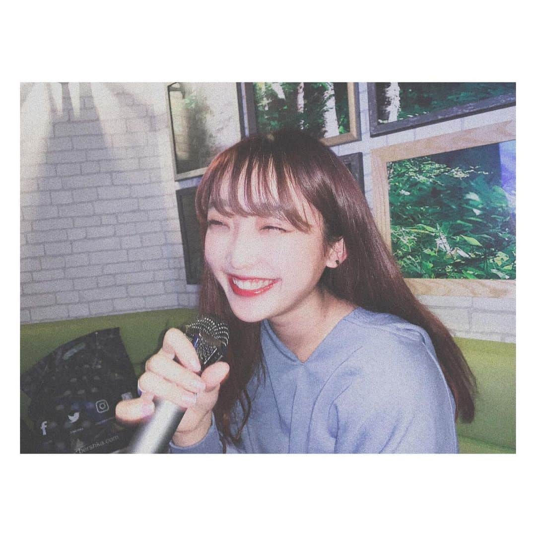 みなみのインスタグラム：「今を楽しく行きたいなら 自分がそうさせたらいい  楽しくないなら 嘘でも 楽しい楽しい！って笑顔で毎朝言ってたら楽しくなる  辛い 苦しい 悲しい って 言ってたら そのまーんまの日に 自分でしちゃうんだって それってすっごい悔しくない？笑  私は今が一番幸せで楽しい！  ハッピー幸せに生きてこ 📷: @mahiro_hayashida ♡」