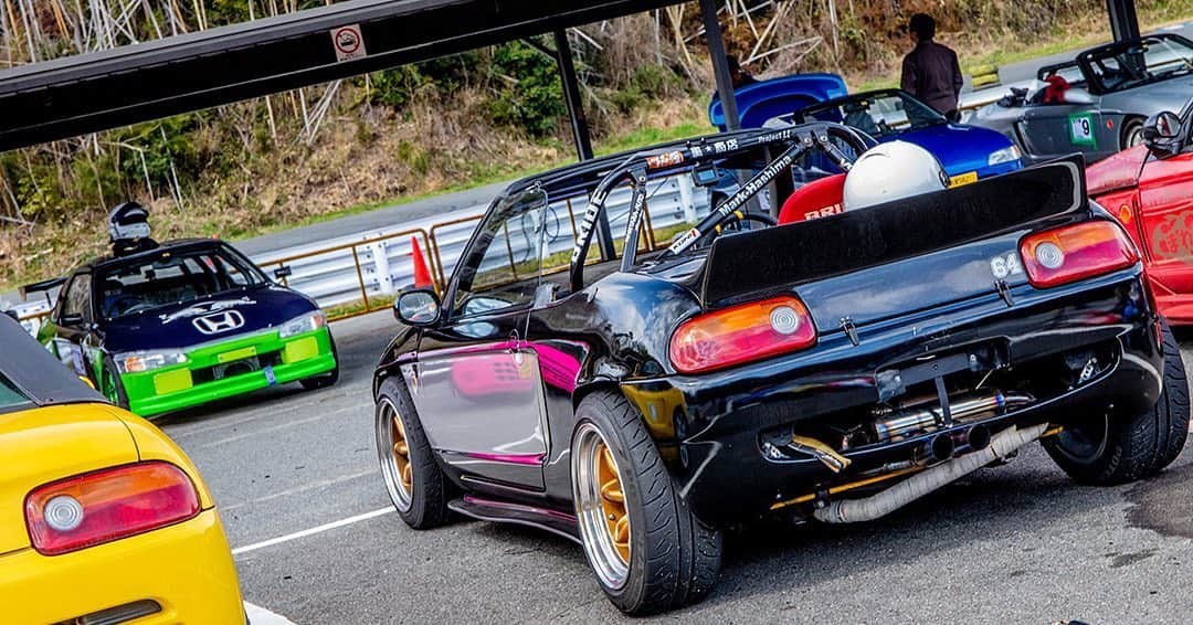 のインスタグラム：「_ Honda PP1 BEAT Shou 64 _ _ Shot on Mar-15 2020 at MLS (Motor Land Suzuka). _ owner (Black BEAT): @mussi_gaga (Twitter account) owner (Lime BEAT): @mistbahn photo: @mistbahn _ _ @mussi_gaga was the fastest BEAT of 9 BEATs at MLS on Mar-15 2020. _ _ JP) 2020年3月15日、MLS（モーターランド鈴鹿）。 この日MLSに集まったビート9台の一番時計は @mussi_gaga さんでした。 _ _ #mls #motorlandsuzuka #モーターランド鈴鹿 #honda #pp1 #hondabeat #ホンダビート #ビート #pp1beat #hondabeatpp1 #beatpp1 #e07a #mtrec #kcar #keicar #軽自動車 #timeattack #timeattackjapan #hondasontrack #mkhashima #markhashima #マーク羽島 #星商店 #星★商店 #automac #オートマック #ナンヤラオート #nanyaraauto #trackcar #aslan_inc_japan」