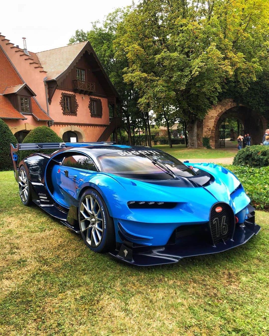 CARLiFESTYLEさんのインスタグラム写真 - (CARLiFESTYLEInstagram)「Can you name all 4? Photo by @fipeux #carlifestyle #bugatti」3月17日 0時42分 - carlifestyle