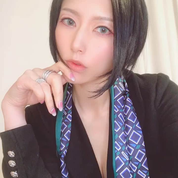 鷹村アオイさんのインスタグラム写真 鷹村アオイinstagram Twitterでyunokiさんのイラストに触発されてメイクしました コスプレイヤー コスプレ ハンサムショート女子 ハンサム女子 ハーフグローブ 軍帽コーデ 4月8日 8時38分 Aoi Takamura