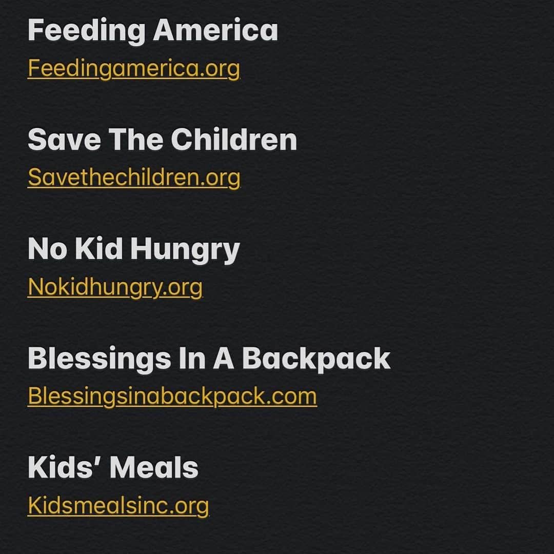 マシュー・カマさんのインスタグラム写真 - (マシュー・カマInstagram)「One of the biggest problems we’re facing right now is how to feed the 29.7 million children who rely on the National School Lunch Program for low cost or free meals. Please , please donate what you can to any of these incredible organizations that are working tirelessly to help families fill the gap. Direct links to make an easy donation in my stories.」3月17日 0時54分 - matthewkoma