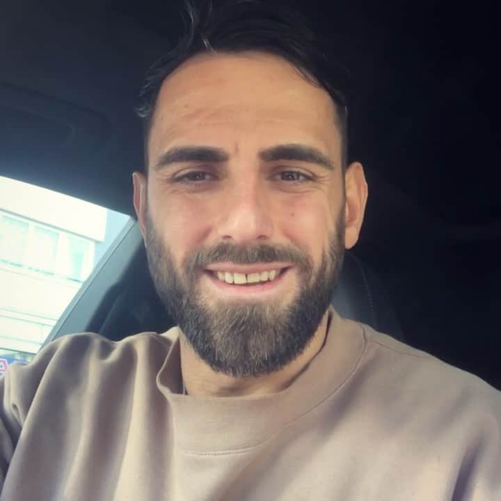 メルギム・マフライのインスタグラム：「🏡🤚🇦🇱🇩🇪🇽🇰 Es herrscht eine Zeit der Unsicherheit. Es ist aber auch eine Gelegenheit, den Wert der Zusammengehörigkeit zu schätzen. Denn wir werden diese Herausforderung  nur bewältigen, wenn wir alle verantwortungsbewusst zusammenarbeiten. Wir haben immer geglaubt, dass Einigkeit der Schlüssel zu Glück und Wohlbefinden ist. Jetzt ist es an der Zeit, dies mehr denn je zu tun. ♥️#nachbarschaftschallenge  #albania #tirana #kosova #kosovo #kosove #maqedonia #shkup #tetove #gostivar #prishtina #pristina #elbasan #shkodra #vlora #peja #mitrovica #prizren #corona #staystrong #stayathome #elhamdulillah #alhamdulillah #shqiptar #peace #münchen #frankfurt #köln #berlin #presheva 🇦🇱🇩🇪🇽🇰」