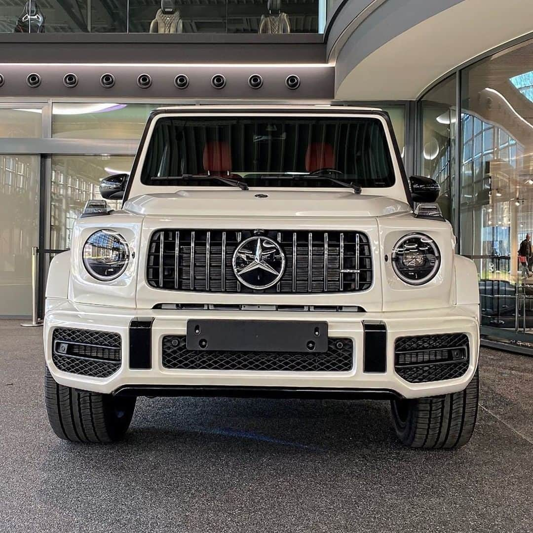 Mercedes AMGさんのインスタグラム写真 - (Mercedes AMGInstagram)「[Kraftstoffverbrauch kombiniert: 13,3–13,1 l/100 km | CO₂-Emissionen kombiniert: 304–299 g/km | amg4.me/efficiency-statement | Mercedes-AMG G 63]  You're looking at the culmination of over 40 years of off-road experience. #StrongerThanTime  Photo: @MBKundencenter  #MercedesAMG #AMG #DrivingPerformance #G63 #StrongerThanTime」3月17日 2時00分 - mercedesamg