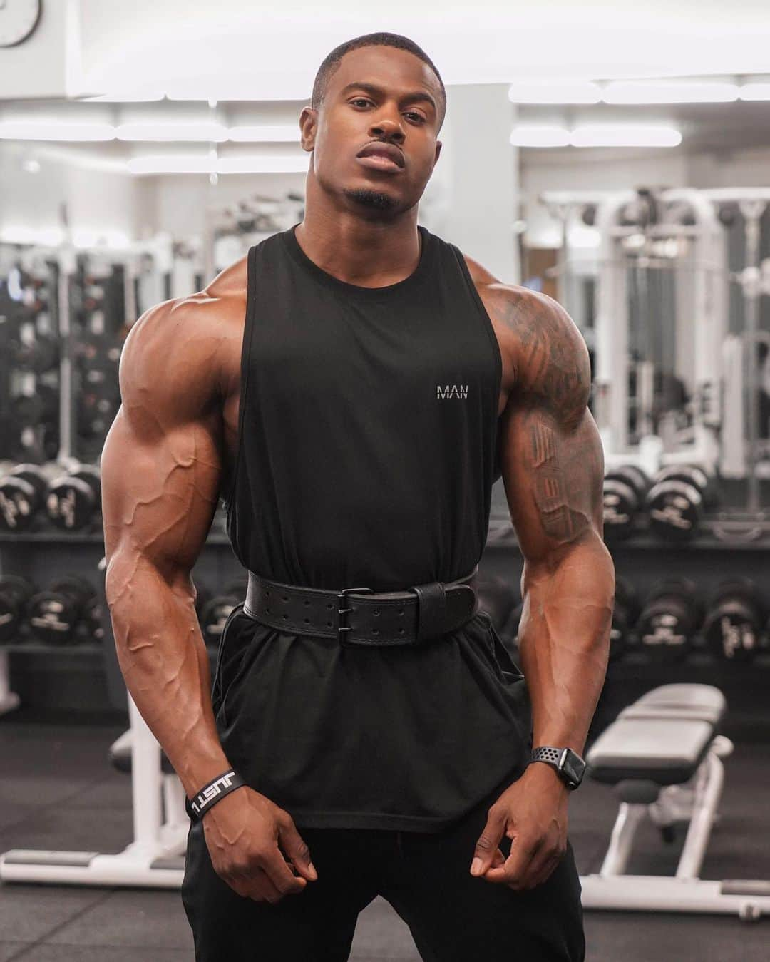 Simeon Pandaさんのインスタグラム写真 - (Simeon PandaInstagram)「Bodied the gym. Embodied the gym. @boohoomanofficial⁣ ⁣ #simeonpanda #boohooman #mensfashion #menstyle #menstyleguide #mensstyle #mensshoes #mens #menswear #la #losangeles #malemodel #model #fashion #style #swag #drip」3月17日 2時21分 - simeonpanda