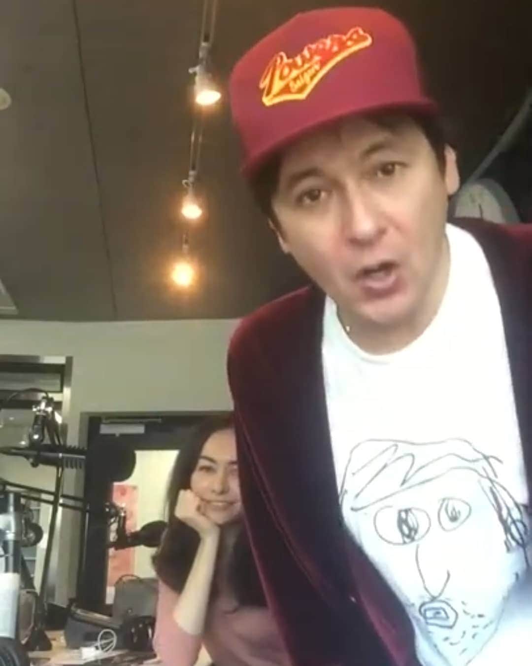 のインスタグラム：「この番組が終わるのは、ジョージがYouTuberになるから。 ……嘘です。  でも、ジョージがYouTubeをやるのは本当です。 『georgewilliamsjp』 是非ともチャンネル登録を‼️ @kungfugeorge @shaula_vogue #ジョージとシャウラ終わるの  #interfm897  #YouTube #YouTuber」