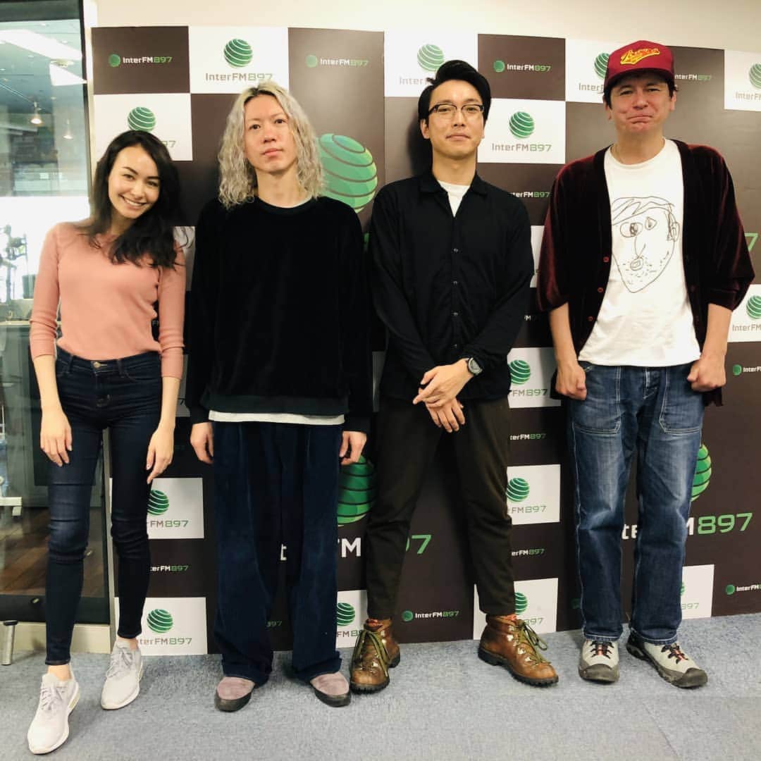 のインスタグラム：「3/16（月）15時台のゲストは #SuiseiNoboAz 石原さん&河野さん‼️ @suiseinoboaz “1000年前と1000年後”について歌われた新曲「3020」!! 唯一無二の存在感です・・！ ☆LIVE☆ 今週末3/21(土) んoonと対バン！@吉祥寺NEPO 4/24(金) Release Party『LIVE 3020』@渋谷O-nest  @kungfugeorge @shaula_vogue #ジョージとシャウラ #ジョージとシャウラ終わるの #interfm897」