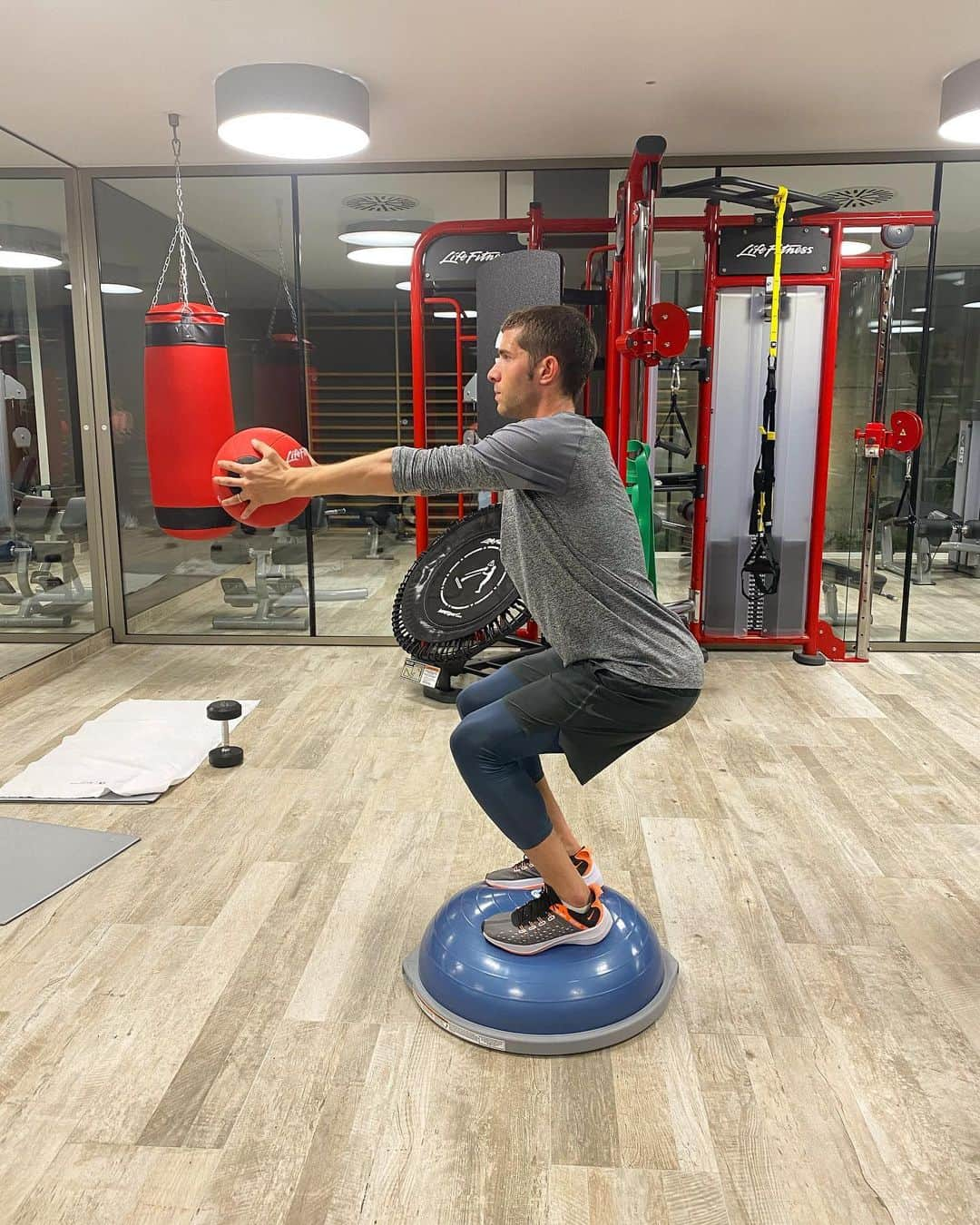 セルジ・ロベルトさんのインスタグラム写真 - (セルジ・ロベルトInstagram)「Workout done 🏋🏽‍♀️💪🏽」3月17日 3時18分 - sergiroberto