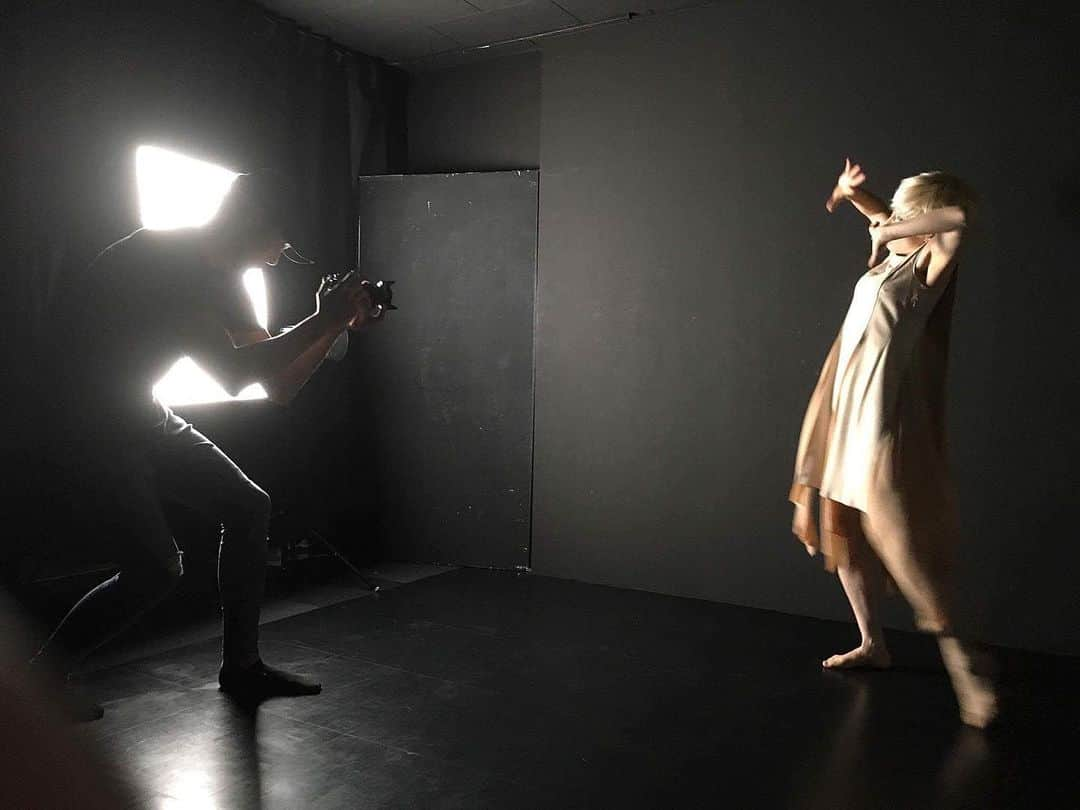 下山裕貴のインスタグラム：「Shooting Emmy dance. Footages were used at ARTVISION VJ Contest@Moscow.  Her style, energy and powerful spirit, very strong.」