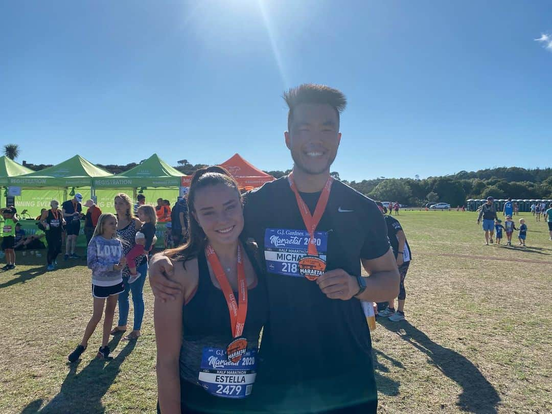 Estella Matthewsonのインスタグラム：「Another item ticked off the bucket list! If you’d told me a month and a half ago that I would be running a half marathon in under 2 hours I would have thought you were crazy! I was never really into running (I was always the kid who was “sick” on cross country day 😂) but I guess things change.  But seriously couldn’t have done it without the encouragement from my main man @michaellieeeee and my personal trainer @megandalton4978 . Bring on the next one! 💪🏼」