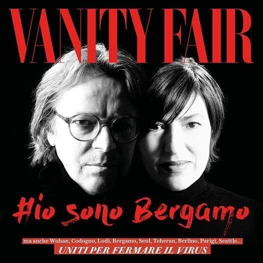チヴィディーニさんのインスタグラム写真 - (チヴィディーニInstagram)「Bergamo é forte, noi non molliamo e stiamo in casa!  Bergamo is made of strong people, we won't give up and we'll keep staying home!  @vanityfairitalia @marchettisimone #vanityfairitalia #iosonobergamo #iorestoacasa」3月17日 4時05分 - itscividini