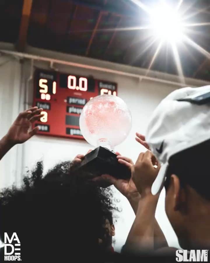 ポール・ジョージのインスタグラム：「Extremely proud of my boys climbing their way to the top!They’ve been tested and battle triumphant. Continue to push forward youngins we taking over! #Skiesthelimit @paulgeorge_elite @madehoops」