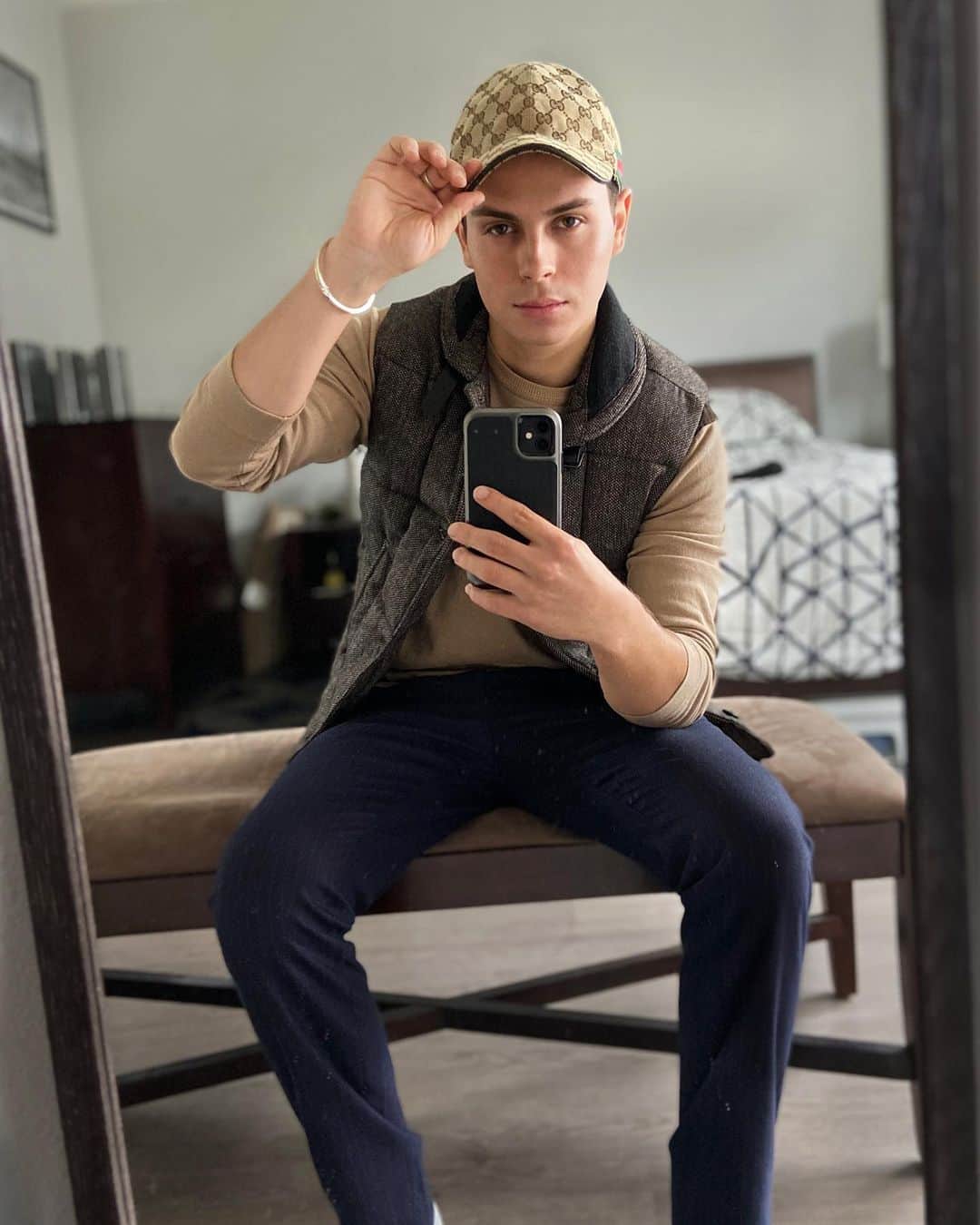 のインスタグラム：「...spending more time at home these days. Mi casa es su casa. 🏡」