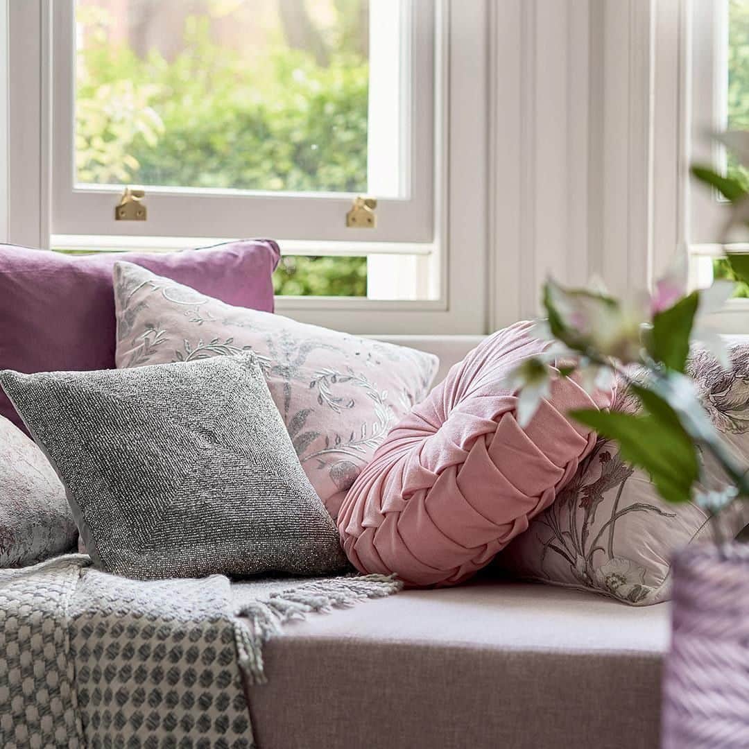 ローラアシュレイのインスタグラム：「When it comes to home decorating, the little finishing touches are what really give your home it's unique personality. Embellished details help distinguish your interior style and taste while adding texture and interest to your design. Add a bit of personality to your home now with up 50% everything online and in-store.」