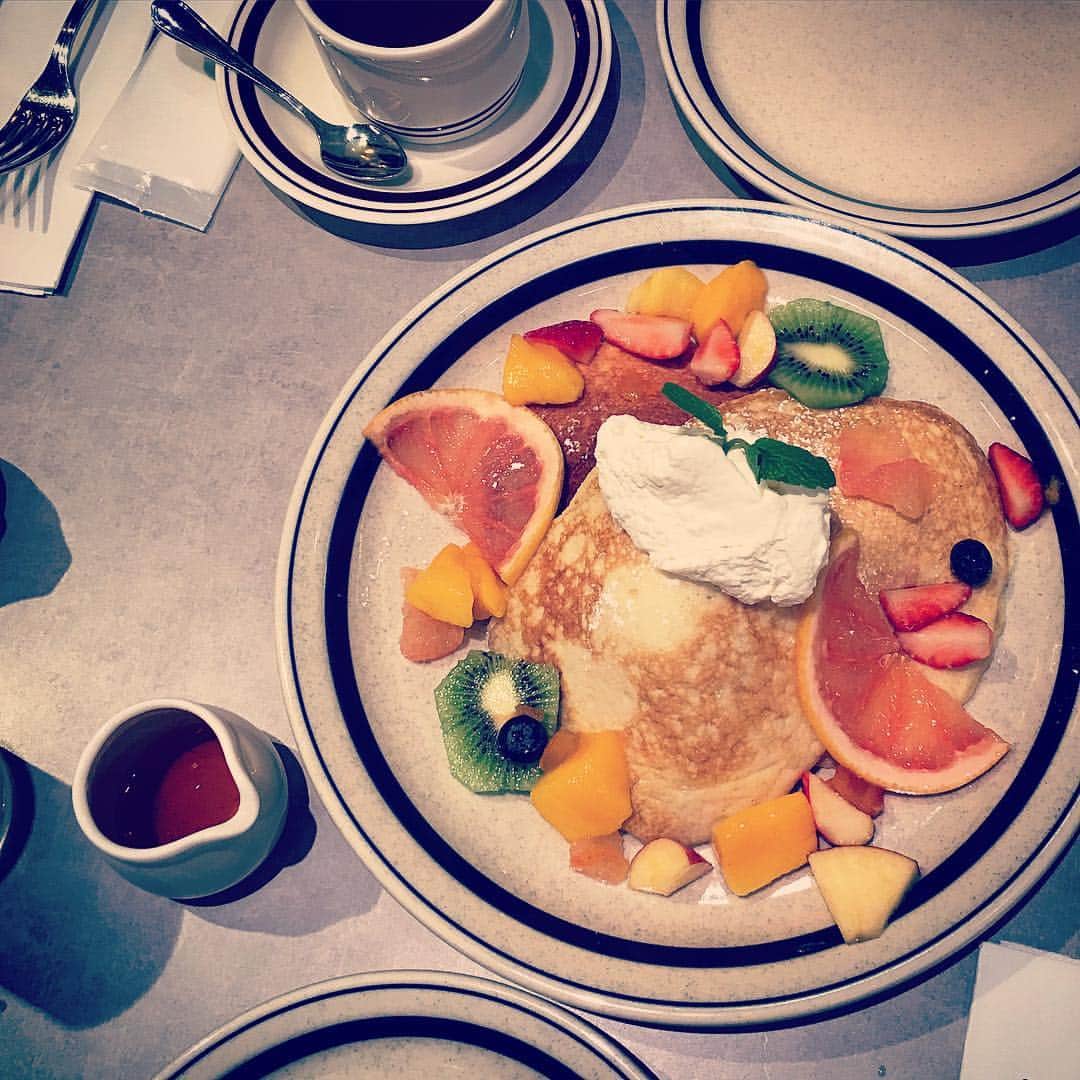Myeのインスタグラム：「#pancake #fruits #dessert #food #wiredcafe #cafe #happyfriday #instagram #instagood #instafood #instadessert 」