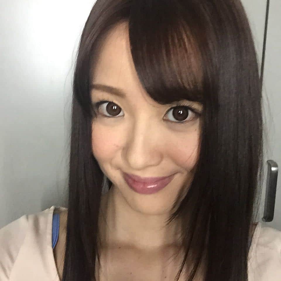 早乙女美々のインスタグラム：「髪の色暗くしたんだよー٩(ˊᗜˋ*)و #早乙女美々#av女優 」
