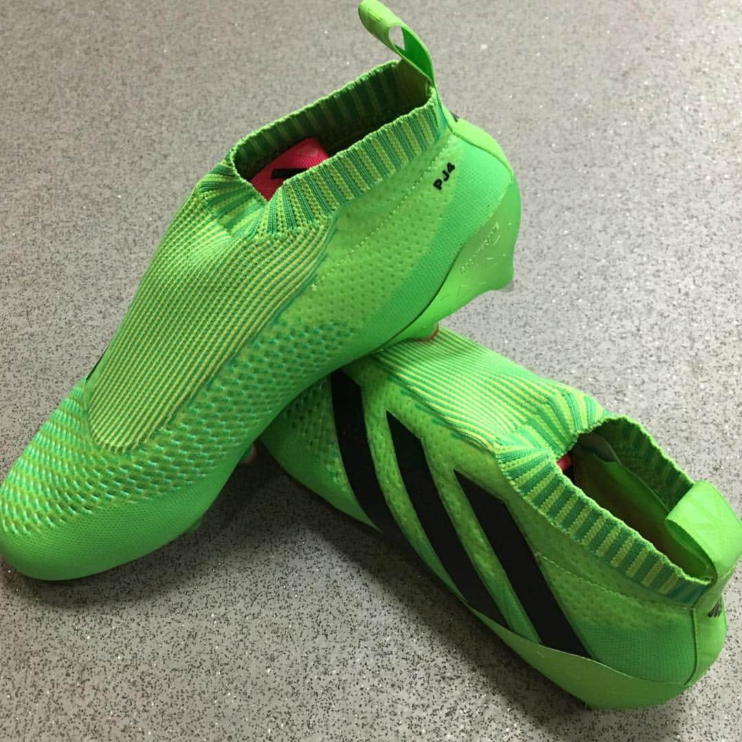 フィル・ジョーンズのインスタグラム：「Looking forward to getting back and trying these out! #ace16 #bethedifference」