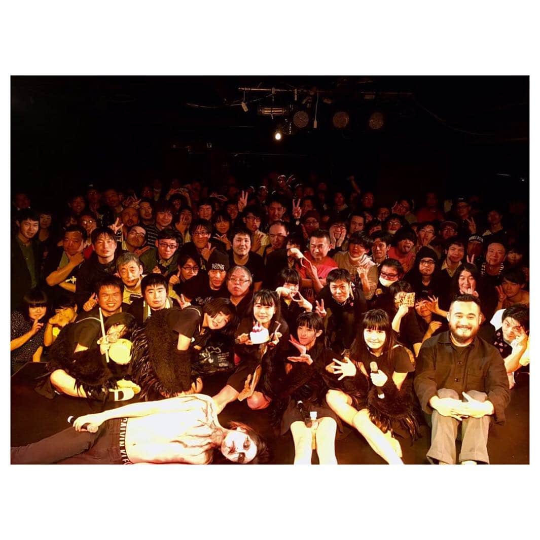 宇佐美萌のインスタグラム：「いいにおいのする卒業旅行🌸in大阪💗ありがとうございました(^.^)Vampilliaさんと〜⭐️お祝いにケーキなど頂いた💗嬉しすぎるんだあ(/ _ ; )💗🙏卒業前に大阪行けてよかった！好きや〜〜〜〜〜〜〜〜〜〜〜〜〜〜〜〜〜〜〜」