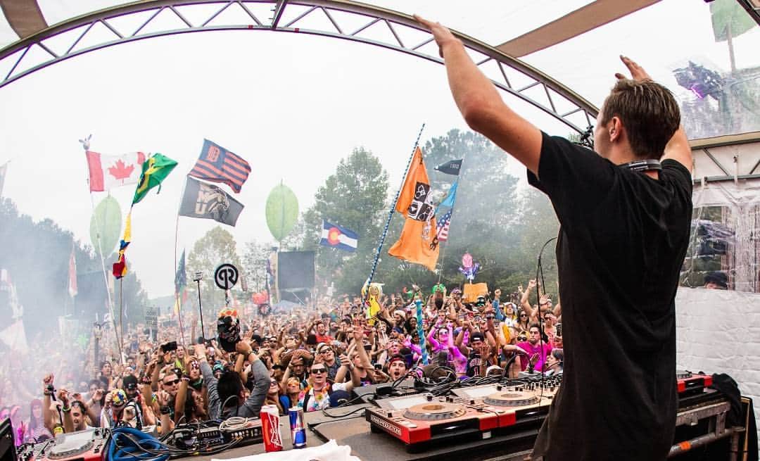 TomorrowWorldのインスタグラム：「Sam Feldt receiving a lot of love... @samfeldtmusic #TomorrowWorld 」