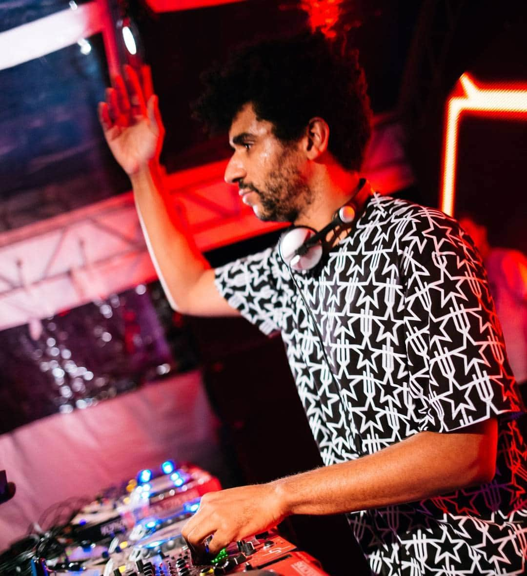 TomorrowWorldのインスタグラム：「Bringing the groove... @JamieJonesMusic on the Future Classics stage. 」