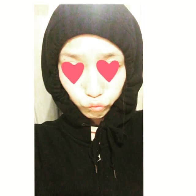 佐河ゆいのインスタグラム：「#口の体操 #変顔エクササイズ #真夜中に体操 #酔ッテマスネ #タダノヨッパライデスネ #目ガ完全ニアウト #フードノ紐シメレルダケシメタ #コノ状態ヲストレッチマント呼ブ #結婚式行ってきまーす #真面目に行ってきまーす」