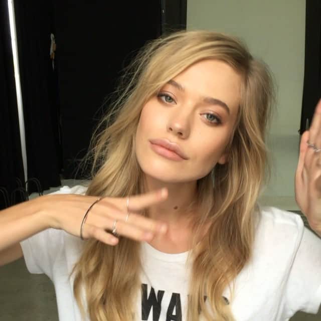 Ania Milczarczykのインスタグラム：「Early call times on a Sunday made easy 😍 @ksyander shooting @steviemay_byronbay with @adamflipp @mel_joyhysteric @mariannemalafosse Ps my first ever boomerang, bit late to the party but whatever yay haha」