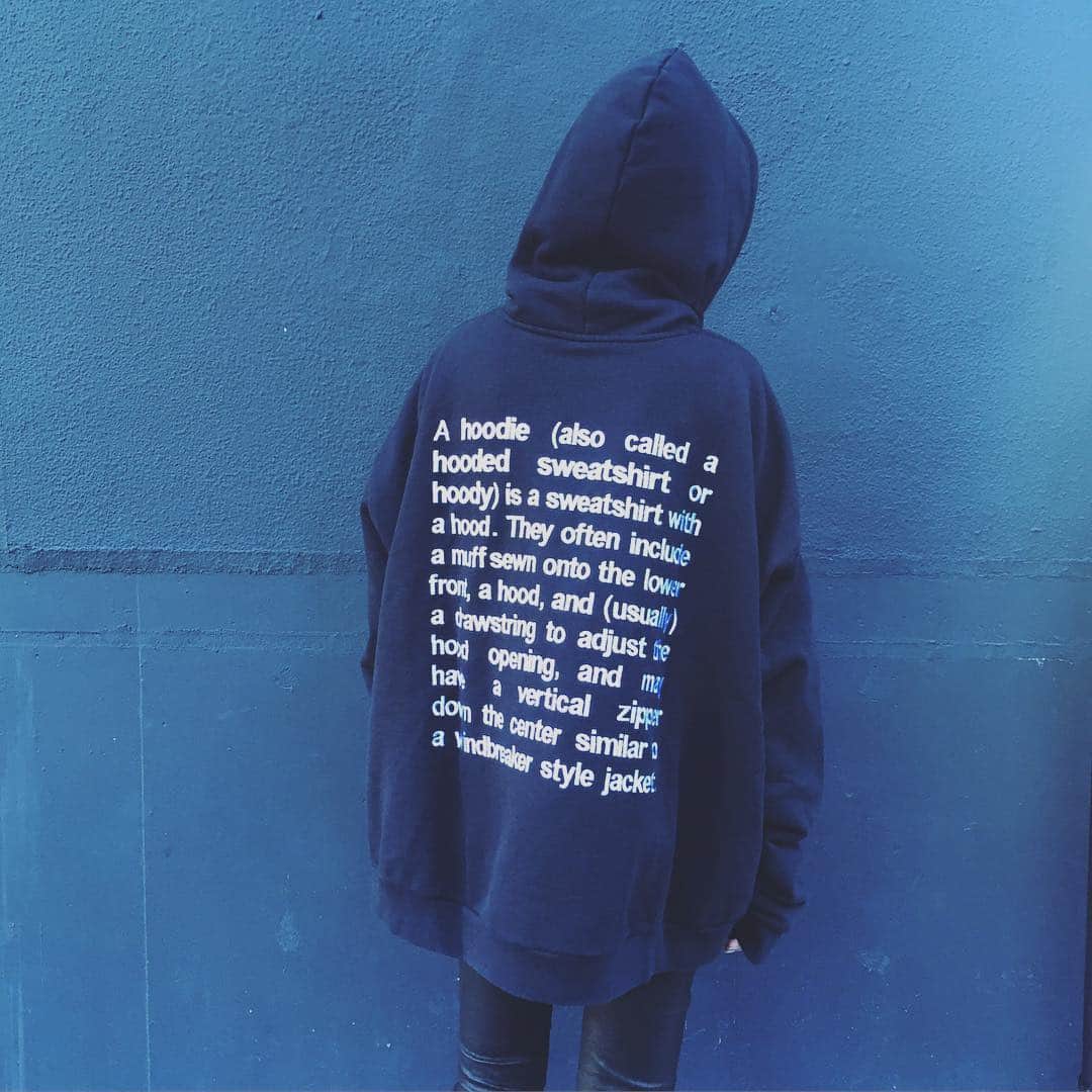 大屋夏南さんのインスタグラム写真 - (大屋夏南Instagram)「My new #hoodie ⚡️ @vetements_official  ずっと楽しみに待ってた #VETEMENTS のパーカーが最高だ。」1月24日 18時40分 - __kana_oya__