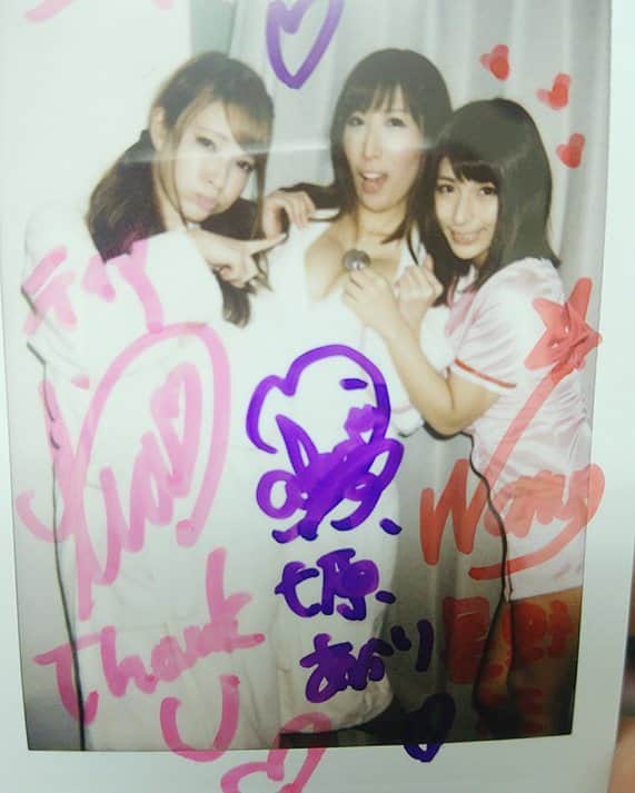 星野ナミのインスタグラム：「思い出のチェキ♥エリア66にて見つけて下さい📷✨ #tia 　ちゃん #akari 　ちゃん #nami 　ヘエ」