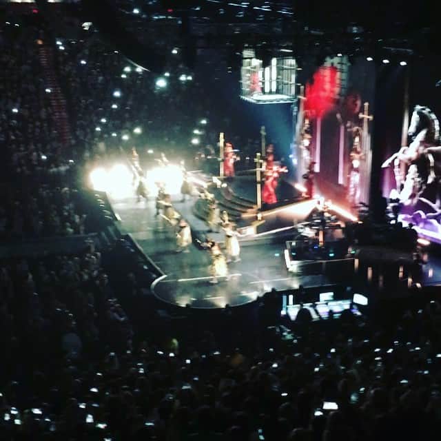 ダリヨ・スルナのインスタグラム：「lastnight#madonna#miami#concert#🎤」