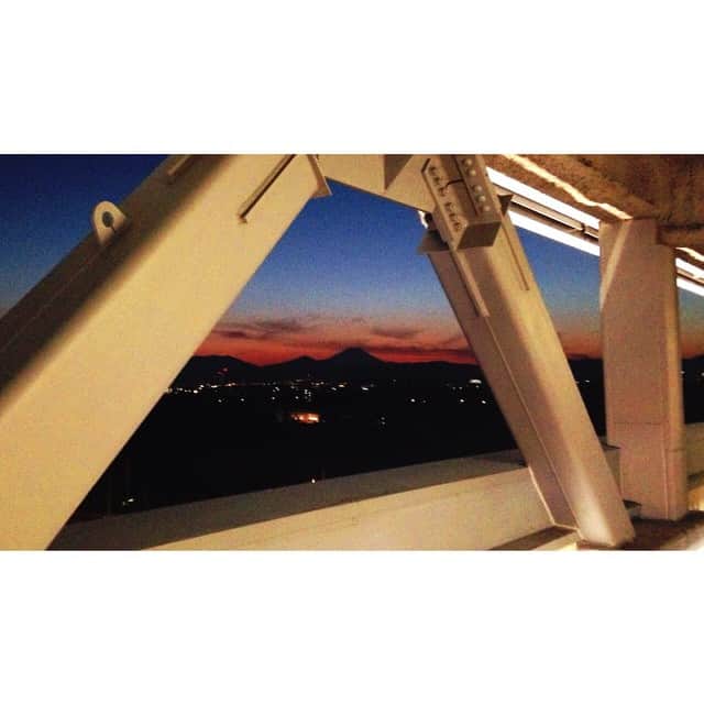 坂口健太郎さんのインスタグラム写真 - (坂口健太郎Instagram)「日の出じゃなくて夕焼け。 まうん とふじ 食べすぎ。  2016よろしくどうぞ。」1月2日 23時13分 - sakaguchikentaro