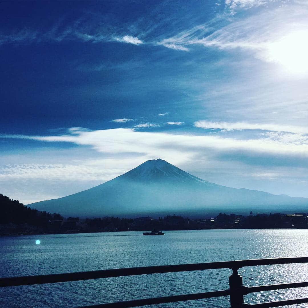 松田龍平のインスタグラム：「ふじさんの懐の広さ」