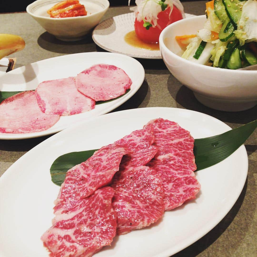 志摩有子さんのインスタグラム写真 - (志摩有子Instagram)「チャンピオン本店で焼肉始め。 カルビよりーふつーにーハラミが好きっ♡♡ 帰省している間に食べたいもののリストを書いてきた大学生。焼肉はやっぱりプライオリティ高し。 #お正月 #焼肉 #焼肉チャンピオンは本店が気分 #お肉だけでなくサイドディッシュや白メシも旨し もちろん #腹ぱん」1月4日 21時52分 - ariko418