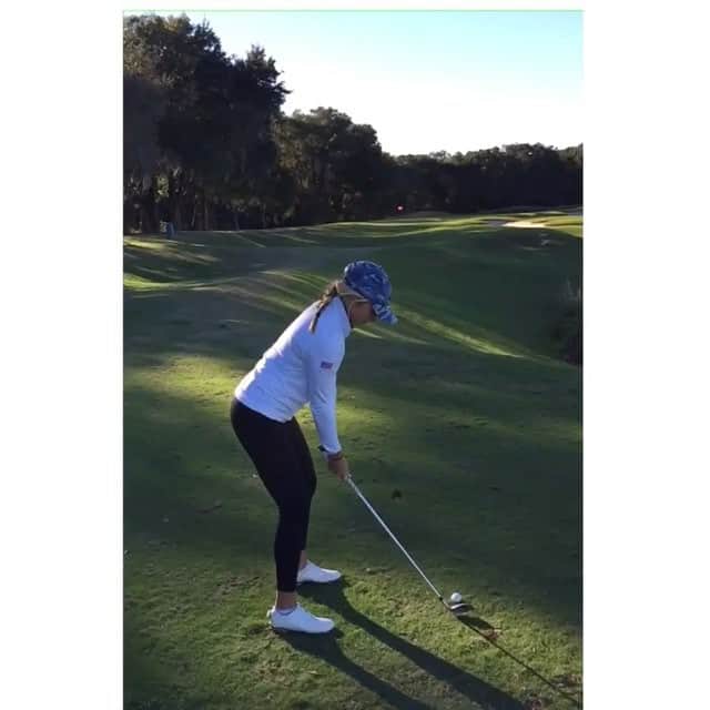 Sierra Brooksのインスタグラム：「The best office 🏌」